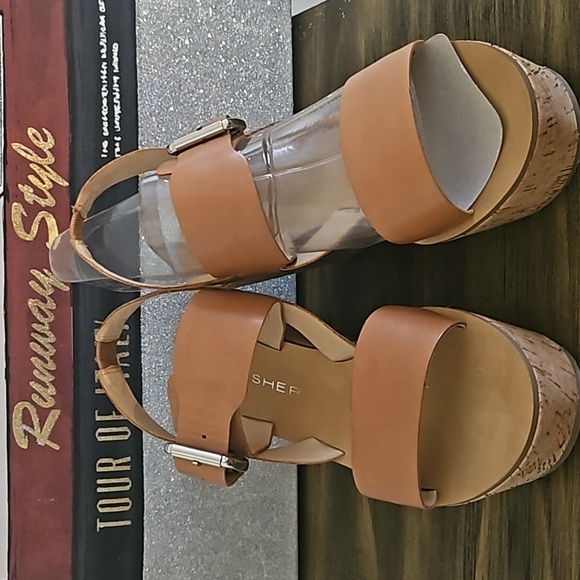 Wedge sandles - Picture 1 of 4